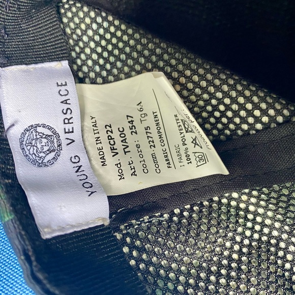 Toddler Sun Cap by Young Versace not worn. - Picture 4 of 4